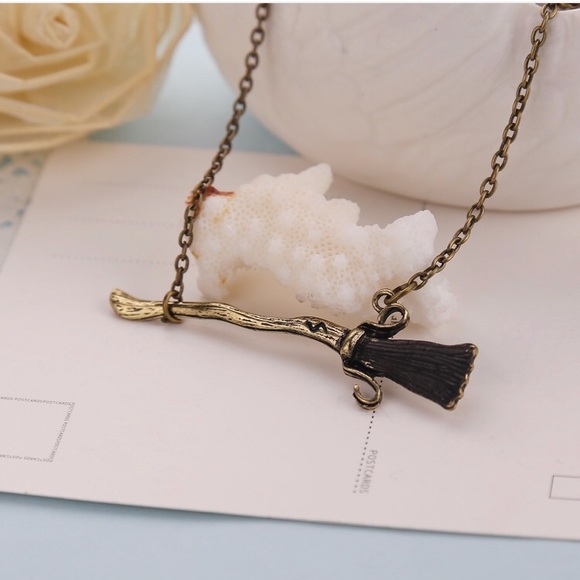 Harry Potter Nimbus Broomstick Necklace - Picture 5 of 8